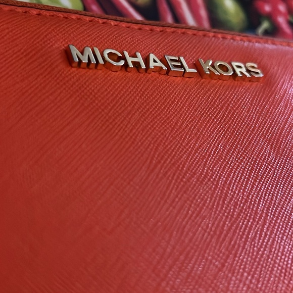 MICHAEL KORS JET SET ZIP AROUND WALLET/WRISTLET in POPPY - Picture 12 of 13